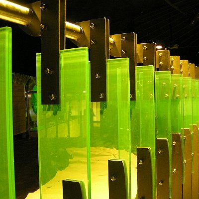 Geländer farbiges Glas Edelstahl beschichtet Eines unserer schönsten Geländer. Disco COCOON in Frankfurt. Für Gecco.