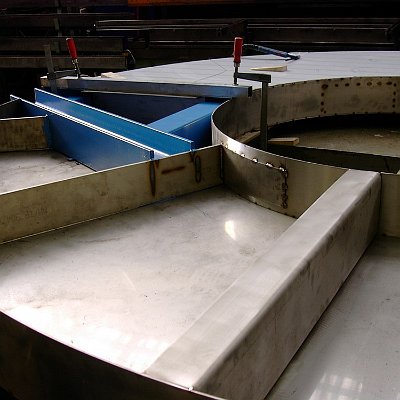 Edelstahlskulptur Unterkonstruktion Halter