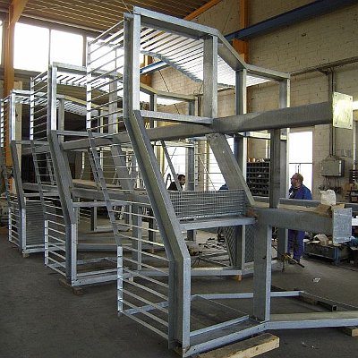 Treppenturm Fluchttreppe Stahl verzinkt